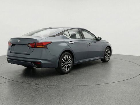 Used 2025 Nissan Altima 2.5 SV FWD image 9
