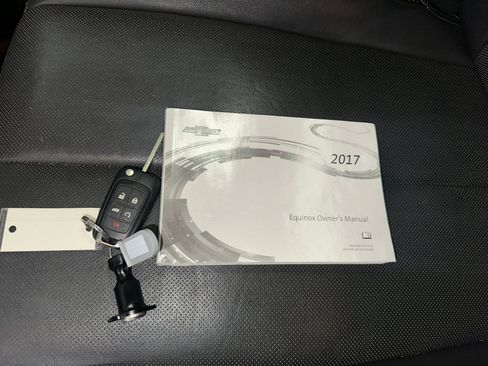 Used 2017 Chevrolet Equinox Premier w/ Enhanced Convenience Package AWD/4WD image 4