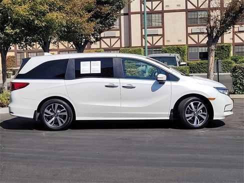 Certified 2024 Honda Odyssey Touring image 4