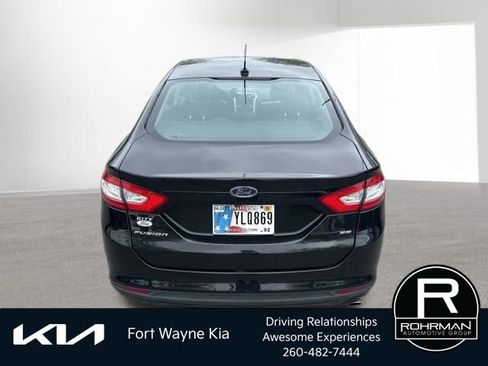 Used 2016 Ford Fusion SE FWD image 4