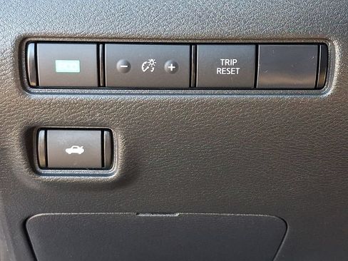 Certified 2023 Nissan Sentra SR w/ Electronics Package FWD image 24