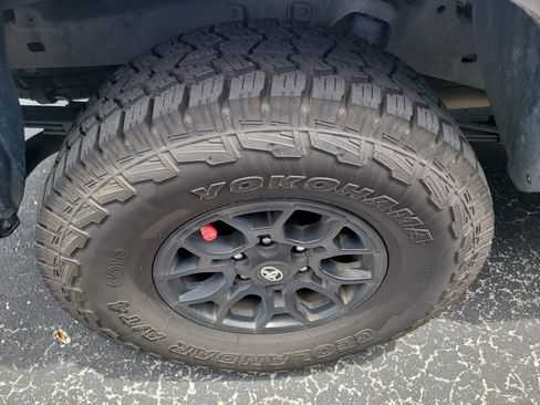Used 2021 Toyota Tacoma SR5 RWD image 8
