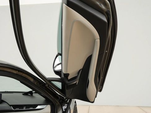 Used 2015 BMW i8 AWD/4WD image 18