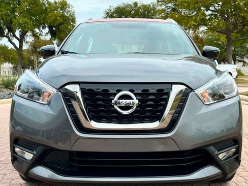 Used 2019 Nissan Kicks SR w/ SR Premium Package FWD image 2