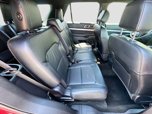 Used 2016 Ford Explorer XLT w/ Equipment Group 202A AWD/4WD image 26