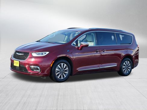 Used 2021 Chrysler Pacifica Limited image 3