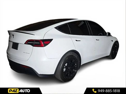 Used 2024 Tesla Model Y Long Range AWD/4WD image 5