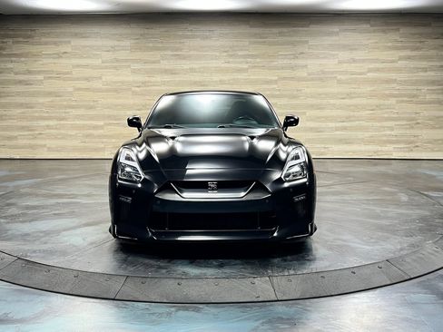 Used 2019 Nissan GT-R Premium w/ Premium Interior Package AWD/4WD image 4