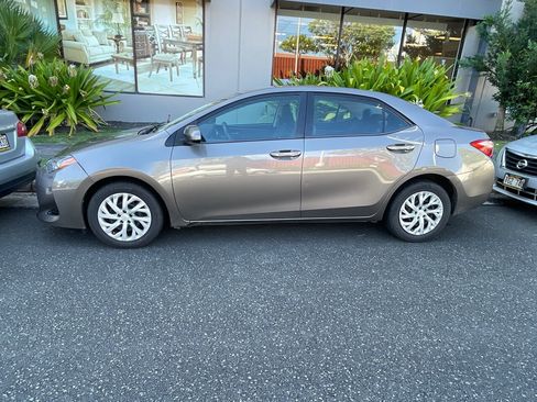 Used 2018 Toyota Corolla LE image 1