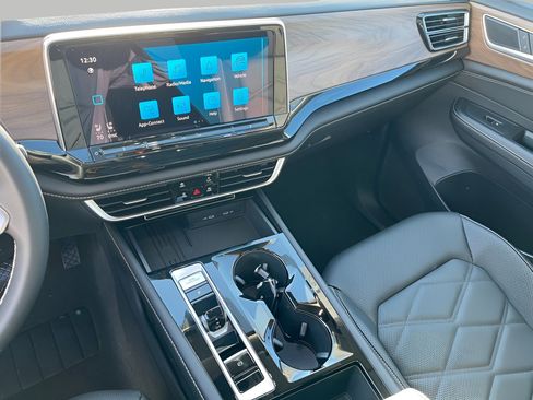 New 2026 Volkswagen Atlas SE image 16