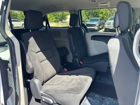 Used 2019 Dodge Grand Caravan SE w/ UConnect Hands-Free Group FWD image 50