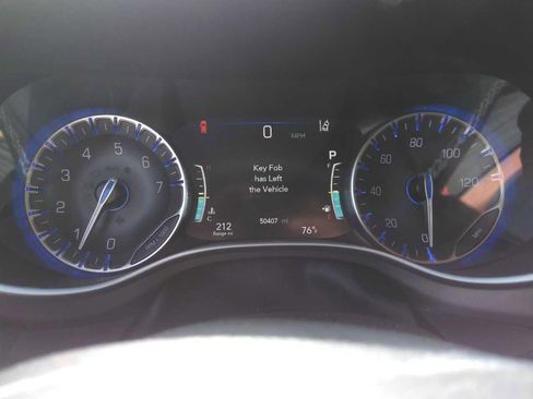 Used 2024 Chrysler Pacifica Touring-L FWD image 18