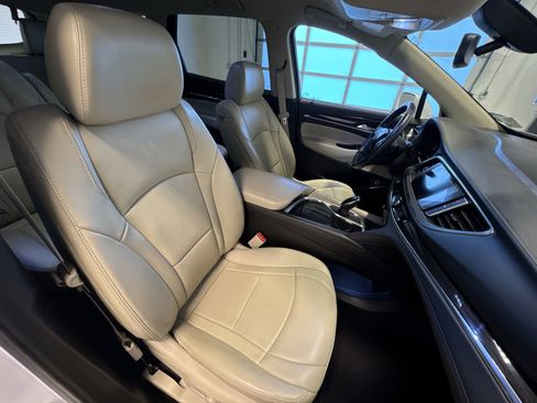 Used 2018 Buick Enclave Essence image 25