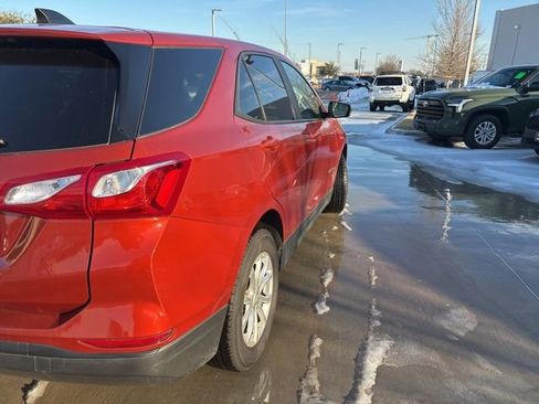 Used 2020 Chevrolet Equinox LS w/ LS Convenience Package image 3