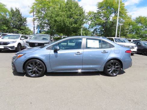 Used 2025 Toyota Corolla SE w/ Convenience Package FWD image 3