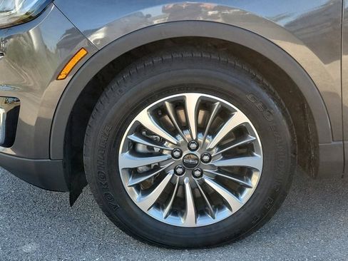 Used 2019 Lincoln Nautilus Select image 8