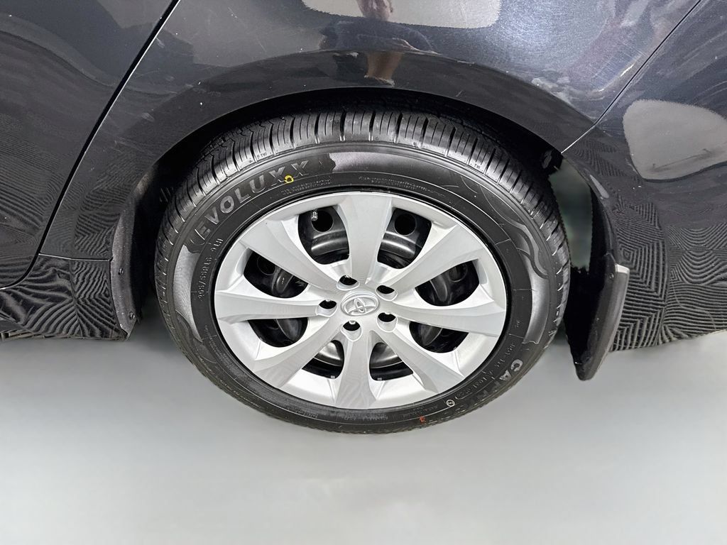 Used 2022 Toyota Corolla LE FWD image 31