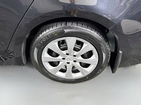 Used 2022 Toyota Corolla LE FWD image 31