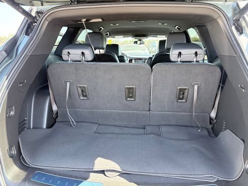 Used 2024 Buick Enclave Essence FWD image 27