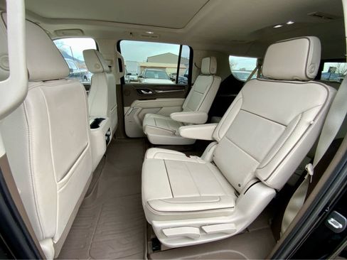 Used 2021 GMC Yukon XL Denali w/ Denali Premium Package image 25