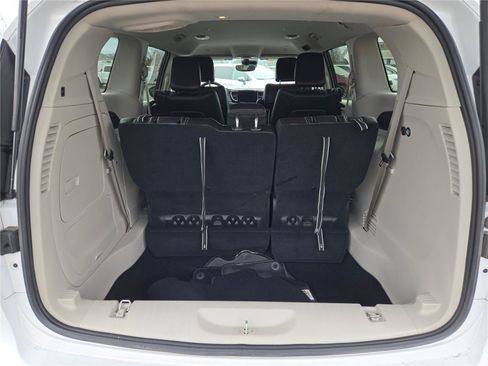 Certified 2024 Chrysler Pacifica Limited FWD image 20