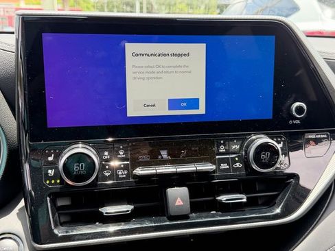 Used 2023 Toyota Highlander Platinum FWD image 22