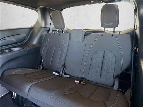 Used 2018 Chrysler Pacifica Touring Plus w/ S Appearance Package FWD image 11