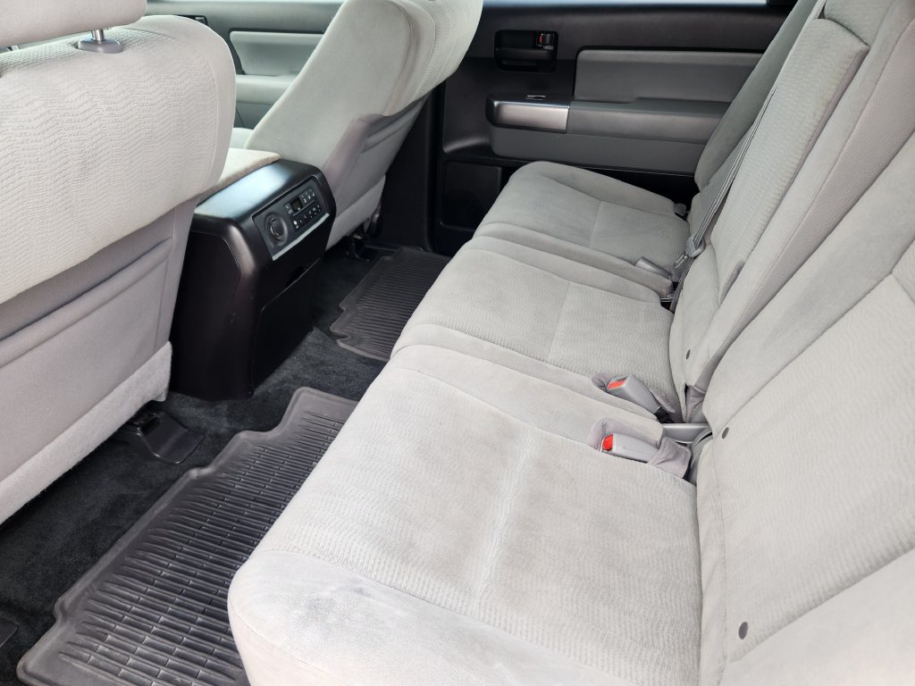 Used 2018 Toyota Sequoia SR5 AWD/4WD image 10