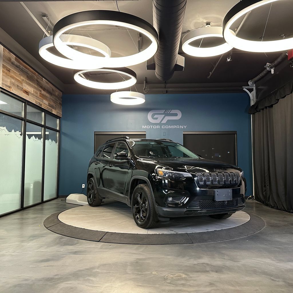 Used 2019 Jeep Cherokee Latitude Plus AWD/4WD image 1