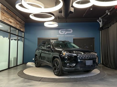 Used 2019 Jeep Cherokee Latitude Plus AWD/4WD image 1