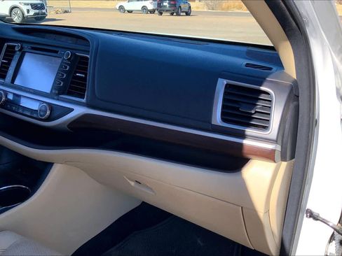 Used 2016 Toyota Highlander Limited image 18