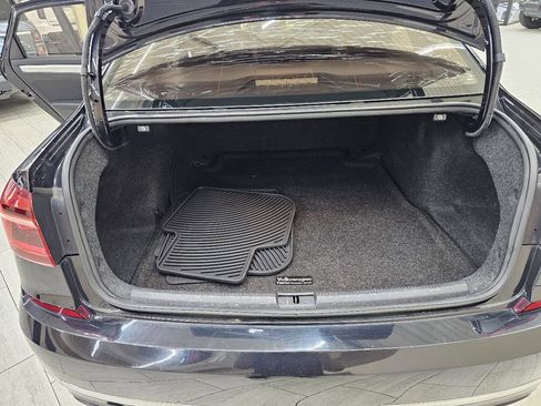 Used 2019 Volkswagen Passat Wolfsburg Edition image 13