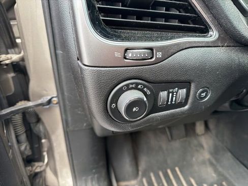 Used 2019 Jeep Cherokee Limited w/ Technology Group image 21