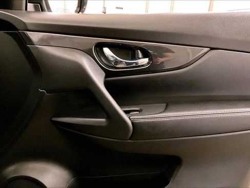 Used 2017 Nissan Rogue S image 23