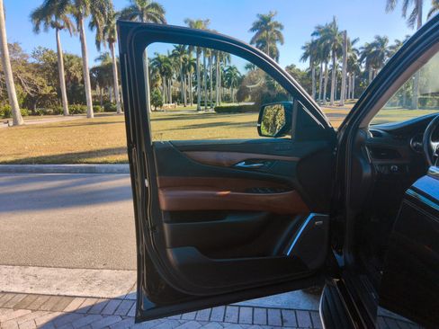 Used 2019 Cadillac Escalade ESV Luxury image 17