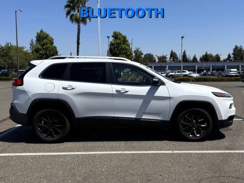 Used 2015 Jeep Cherokee Latitude FWD image 4