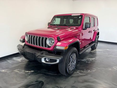 Used 2024 Jeep Wrangler Unlimited Sahara w/ Technology Group AWD/4WD image 4