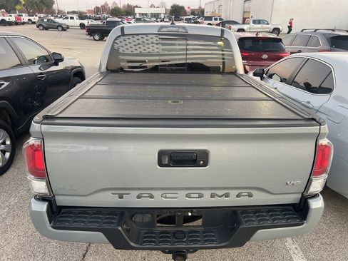 Used 2021 Toyota Tacoma TRD Sport image 7