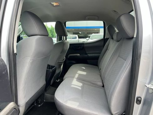 Used 2020 Toyota Tacoma SR5 AWD/4WD image 11