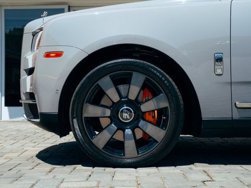 Used 2023 Rolls-Royce Cullinan AWD/4WD image 11