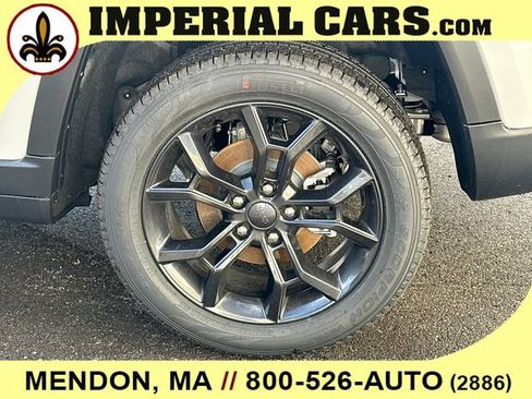 New 2025 Jeep Grand Cherokee Limited image 9