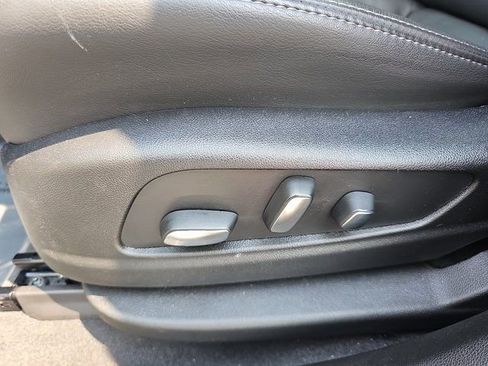 Used 2025 Cadillac XT6 Sport w/ Technology Package image 31