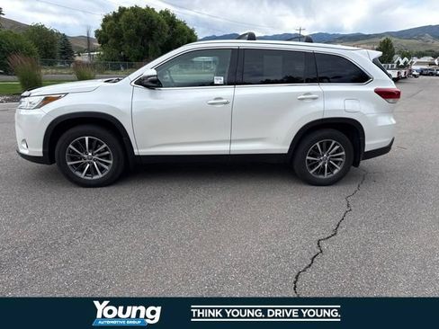 Used 2019 Toyota Highlander XLE AWD/4WD image 3