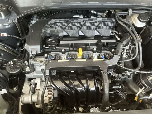 Used 2023 Hyundai Venue SEL FWD image 12