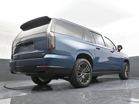 Used 2025 Cadillac Escalade ESV Sport Platinum image 37