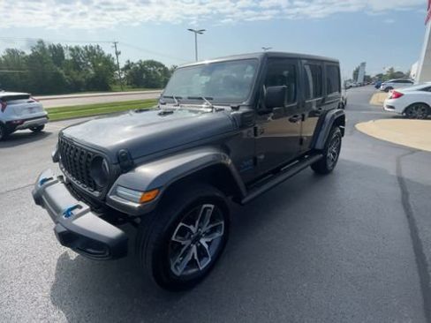 Used 2024 Jeep Wrangler Unlimited w/ Convenience Group AWD/4WD image 6