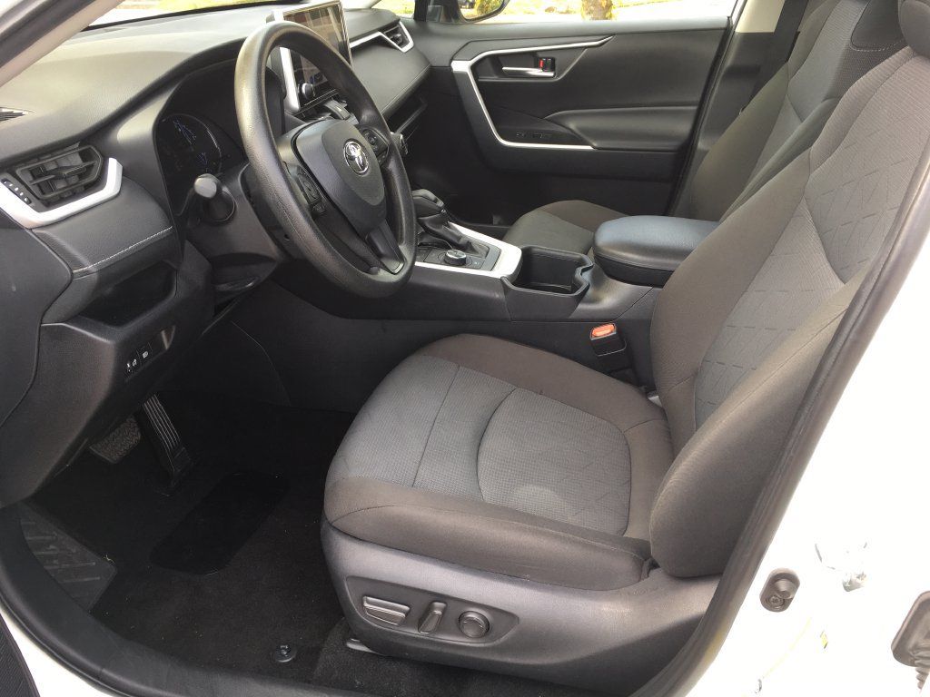 Used 2025 Toyota RAV4 XLE AWD/4WD image 21
