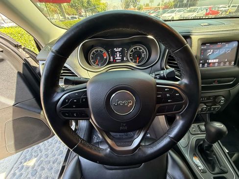 Used 2019 Jeep Cherokee Latitude Plus image 27