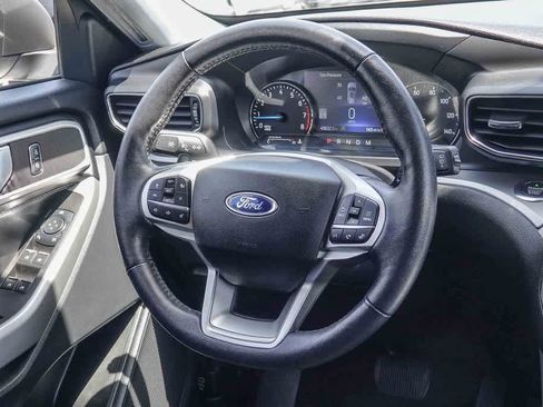 Used 2021 Ford Explorer XLT w/ Equipment Group 202A AWD/4WD image 14