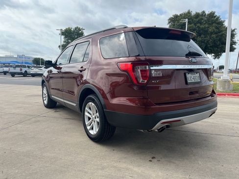 Used 2016 Ford Explorer XLT w/ Equipment Group 202A FWD image 2